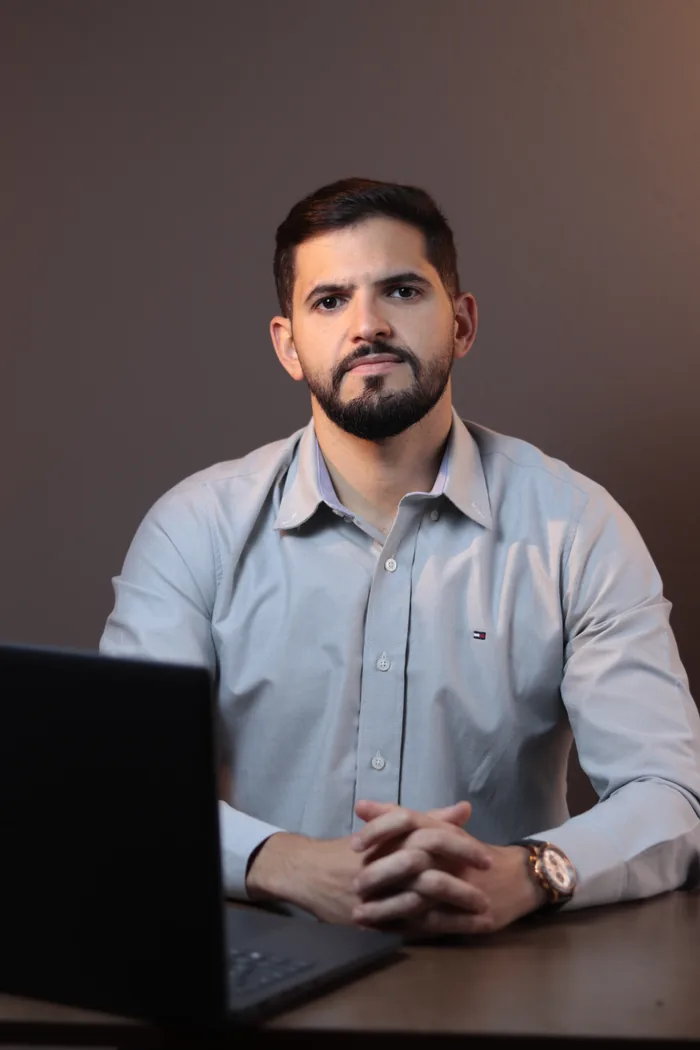Dr. Rafael Melquiades em consulta